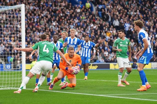 Bart Verbruggen of Brighton & Hove Albion makes a save and goes to ground with the ball. Brighton and Hove Albion v Newcastle United, Premier League, Football, American Express Community Stadium, Brighton, UK - 18 Oct 2025Brighton American Express Community Stadi United Kingdom EDITORIAL USE ONLY No use with unauthorised audio, video, data, fixture lists, club league logos or live services. Online in-match use limited to 120 images, no video emulation. No use in betting, games or single club league player publications.  Copyright: xSeanxRyan Shutterstockx 15544971bc
