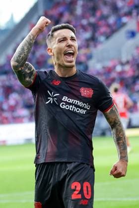 Mainz, Mewa Arena Mainz , 18 10 25, GER, Men, 1 Bundesliga, Season 2025 2026, 1 FSV Mainz 05 Bayer 04 Leverkusen, Alejandro Grimaldo Bayer 04 Leverkusen celebrates his goal to 0 1 DFB DFL REGULATIONS PROHIBIT ANY USE OF PHOTOGRAPHS AS IMAGE SEQUENCES AND OR QUASI VIDEO Copyright: JoachimxBywaletz xJB-Sportfoto