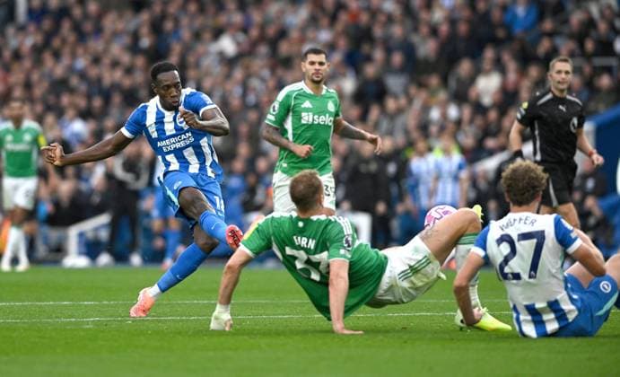 Danny Welbeck of Brighton fires in his second goal during the Premier League match between Brighton and Hove Albion and Newcastle United at the American Express Stadium , Brighton , UK - 18th October 2025 Brighton & Hove Albion v Newcastle United Premier League Football, Amex Stadium, Sussex, United Kingdom - 18 Oct 2025Brighton Amex Stadium Sussex United Kingdom Editorial use only. No merchandising. For Football images FA and Premier League restrictions apply inc. no internet mobile usage without FAPL license - for details contact Football Dataco  Copyright: xSimonxDack Shutterstockx 15547704q