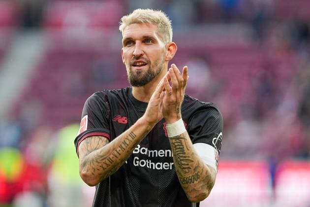 Soccer Bundesliga, Matchday 7, 1 FSV Mainz 05 Bayer 04 Leverkusen on 18 10 2025 in Mainz MEWA ARENA , Germany, Season 2025 2026 DFL REGULATIONS PROHIBIT ANY USE OF PHOTOGRAPHS AS IMAGE SEQUENCES AND OR QUASI VIDEO Robert Andrich 8, LEV in focus Mainz MEWA ARENA Germany Copyright: xChristophxKinzingerx