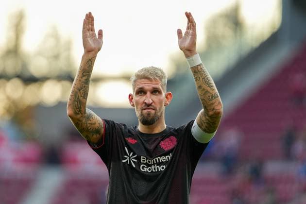 Soccer Bundesliga, Matchday 7, 1 FSV Mainz 05 Bayer 04 Leverkusen on 18 10 2025 in Mainz MEWA ARENA , Germany, Season 2025 2026 DFL REGULATIONS PROHIBIT ANY USE OF PHOTOGRAPHS AS IMAGE SEQUENCES AND OR QUASI VIDEO Robert Andrich 8, LEV in focus Mainz MEWA ARENA Germany Copyright: xChristophxKinzingerx