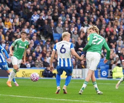 GOAL 1-1. Nick Woltemade of Newcastle United back heels the ball for the equaliser. Brighton and Hove Albion v Newcastle United, Premier League, Football, American Express Community Stadium, Brighton, UK - 18 Oct 2025Brighton American Express Community Stadi United Kingdom EDITORIAL USE ONLY No use with unauthorised audio, video, data, fixture lists, club league logos or live services. Online in-match use limited to 120 images, no video emulation. No use in betting, games or single club league player publications.  Copyright: xSeanxRyan Shutterstockx 15544971bh