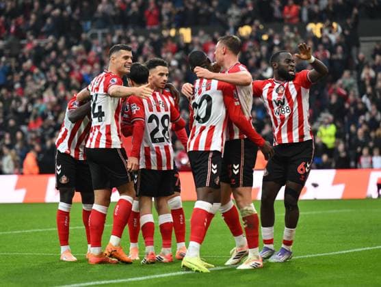 Sunderland players celebrates their second goal scored by Ladislav Krejci of Wolverhampton Wanderers Sunderland v Wolverhampton Wanderers, Premier League, Football, Stadium of Light, Sunderland, UK - 18 Oct 2025Sunderland Stadium of Light United Kingdom EDITORIAL USE ONLY No use with unauthorised audio, video, data, fixture lists, club league logos or live services. Online in-match use limited to 120 images, no video emulation. No use in betting, games or single club league player publications.  Copyright: xRichardxLee Shutterstockx 15544978bd