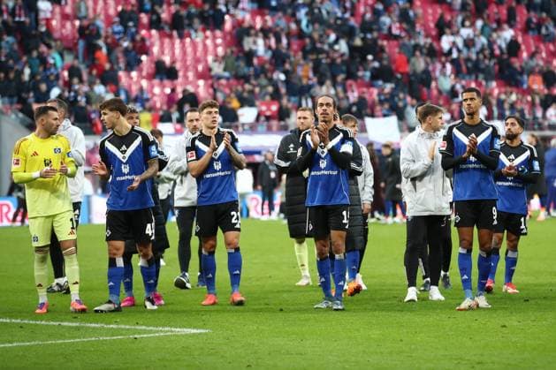 18 10 2025, xtgx, Soccer 1 Bundesliga, RB Leipzig Hamburger SV emspor, v l HSV Thanks fans disappointed, disappointed, looks disappointed, dejected, disappointed DFL DFB REGULATIONS PROHIBIT ANY USE OF PHOTOGRAPHS as IMAGE SEQUENCES and or QUASI VIDEO Leipzig