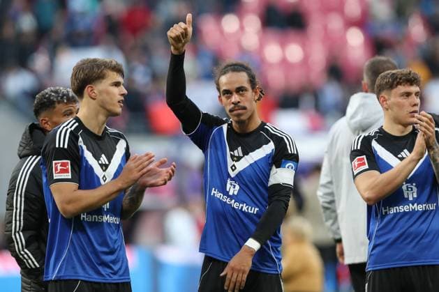 18 10 2025, xtgx, Soccer 1 Bundesliga, RB Leipzig Hamburger SV emspor, v l Yussuf Poulsen HSV, 15 Thanks to the fans DFL DFB REGULATIONS PROHIBIT ANY USE OF PHOTOGRAPHS as IMAGE SEQUENCES and or QUASI VIDEO Leipzig