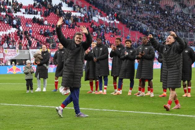 18 10 2025, xtgx, Fußball 1 Bundesliga, RB Leipzig Hamburger SV emspor, v l Christoph Baumgartner Leipzig, 14 Jubel über den Sieg, Jubel nach Spielende DFL DFB REGULATIONS PROHIBIT ANY USE OF PHOTOGRAPHS as IMAGE SEQUENCES and or QUASI VIDEO Leipzig