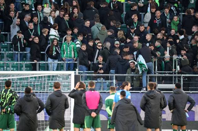 VfL vs Stuttgart, 1 BL Wolfsburg, 18 10 2025, FOOTBALL VfL Wolfsburg vs VfB Stuttgart, 1 BL, season 2025 26 end of match, angry VfL fans Wolfsburg