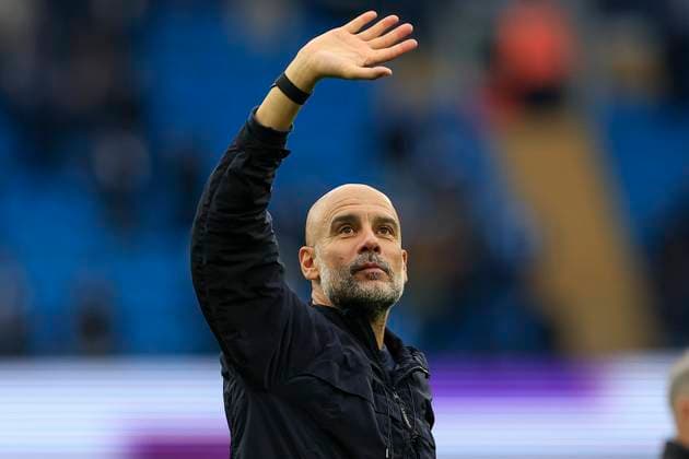 Manchester City v Everton Premier League 18 10 2025. Pep Guardiola the Manchester City manager applauds the fans at the end of the Premier League match between Manchester City and Everton at the Etihad Stadium, Manchester, England on 18 October 2025. Manchester Etihad Stadium Manchester England Editorial use only DataCo restrictions apply See www.football-dataco.com , Copyright: xConorxMolloyx PSI-23048-0056
