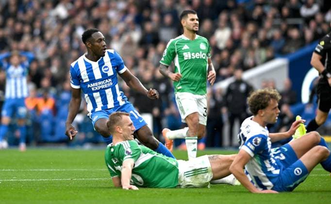 Danny Welbeck of Brighton fires in his second goal his second goal during the Premier League match between Brighton and Hove Albion and Newcastle United at the American Express Stadium , Brighton , UK - 18th October 2025 Brighton & Hove Albion v Newcastle United Premier League Football, Amex Stadium, Sussex, United Kingdom - 18 Oct 2025Brighton Amex Stadium Sussex United Kingdom Editorial use only. No merchandising. For Football images FA and Premier League restrictions apply inc. no internet mobile usage without FAPL license - for details contact Football Dataco  Copyright: xSimonxDack Shutterstockx 15547704ab