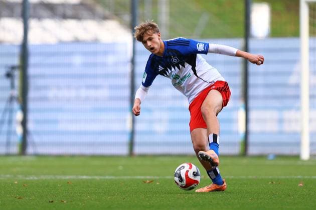 16 Louis Pepe Lemke Hamburger SV U19 Fußball I Juniors I U19 DFB Nachwuchsliga Vorrunde Gruppe A I Saison 2025 2026 I 8 Spieltag I Hamburger SV U19 SV Werder Bremen U19 I 18 10 2025 I Trainingsplatz Volksparkstadion