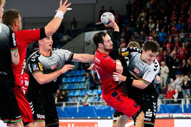 Bietigheim HBL 25 26 SG BBM Bietigheim TUSEM Essen f li Valentin Willner Tusem Essen , Dominik Claus Bietigheim , Max Neuhaus Essen Bietigheim Bissingen Egetrans Arena Baden Württemberg Germany