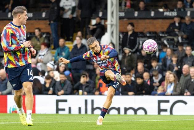 18th October 2025; Craven Cottage, Fulham, London, England; Premier League Football, Fulham versus Arsenal; Leandro Trossard of Arsenal warming up  IanxStephen