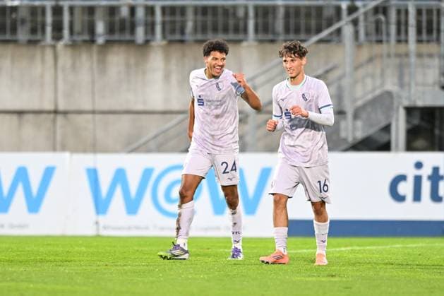 GER, Regionalliga West, Wuppertaler SV VFL Bochum U21 18,10 2025, Wuppertal , Stadion am Zoo, GER, Regionalliga West, Wuppertaler SV VFL Bochum U21 DFB Regionalliga West regulations prohibit any use of photographs as image sequences and or quasi video im Bild Jonathan Akaegbobi VFL Bochum U21 24 and Ciwan Günes VFL Bochum U21 16 NordphotoxGmbHx xFreund nph00018