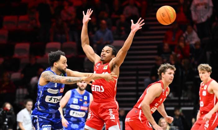 18 10 2025 Basketball Season 2025 2026 2 Bundesliga Pro A 04 Matchday Nuremberg Falcons Basketball Club NBC Phoenix Hagen xwoxzix Marcus Henri 0, Phoenix Hagen Evan Derek Taylor 10, Nuremberg Falcons BC NBC