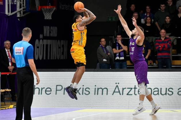 BG Göttingen Kirchheim Knights Tylan Pope 9, KIR and Hendrik Drescher 10, GOT in the BARMER 2 Basketball Bundesliga ProA match between BG Göttingen and Kirchheim Knights at Sparkassen Arena, 18 10 2025, Göttingen, Germany Photo Swen Pförtner Göttingen Lower Saxony Germany