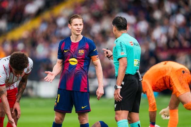 Spanish LaLiga EA Sports FC Barcelona, Barca v Girona FC in Barcelona, Spain. FC Barcelona player (21) Frenkie de Jong reacts during LaLiga EA Sports match between FC Barcelona and Girona FC in Estadi Olimpic Lluis Companys, Barcelona, Spain, on October 18, 2025. Barcelona Estadi Olimpic Lluis Companys Barcelona Spain