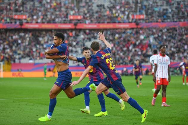 FC Barcelona, Barca v GIRONA FC. OLIMPIC STADIUM LLUIS COMPANYS. MONTJUIC,BARCELONA. October 18,2025 FC BARCELONA vs GIRONA FC October 18 ,2025 Ronald Araujo (4) of FC Barcelona celebrates scoring his team s second goal during the match between FC Barcelona and Girona FC corresponding to the ninth day of La Liga EA Sports at at Olimpic Stadium Lluis Companys of MontjuÃ¯c in Barcelona, Spain. Barcelona ESP Copyright: xS.xRosx