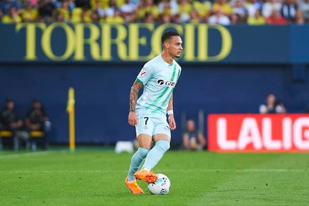 Antony (Real Betis) during the LaLiga EA Sports match between Villarreal CF and Real Betis at Estadio de la Ceramica on October 18, 2025 in Villarreal, Spain. (Photo by Maria Jose Segovia DeFodi Images) Antony Real Betis during the LaLiga EA Sports match between Villarreal CF and Real Betis at Estadio de la Ceramica on October 18, 2025 in Villarreal, Spain Photo by Maria Jose Segovia DeFodi Images