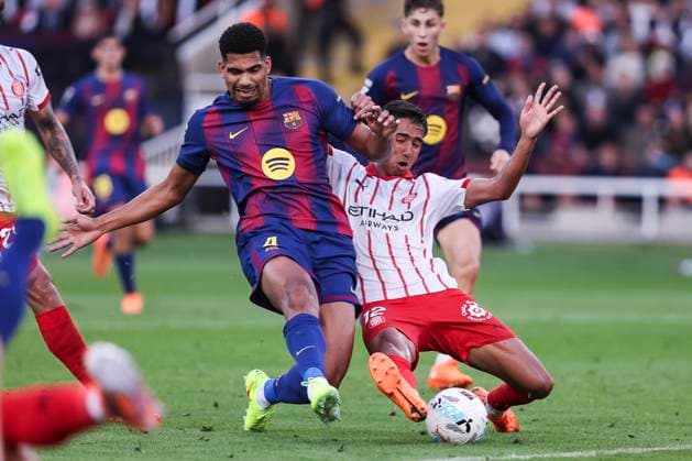 October 18, 2025, Barcelona, Barcelona, SPAIN: Ronald Araujo of FC Barcelona, Barca shoot a goal during the Spanish league, La Liga EA Sports, football match played between FC Barcelona and Girona FC at Estadi Olimpic Lluis Companys on October 18, 2025 in Barcelona, Spain. Barcelona SPAIN - ZUMAa181 20251018_zaa_a181_129 Copyright: xJavierxBorregox