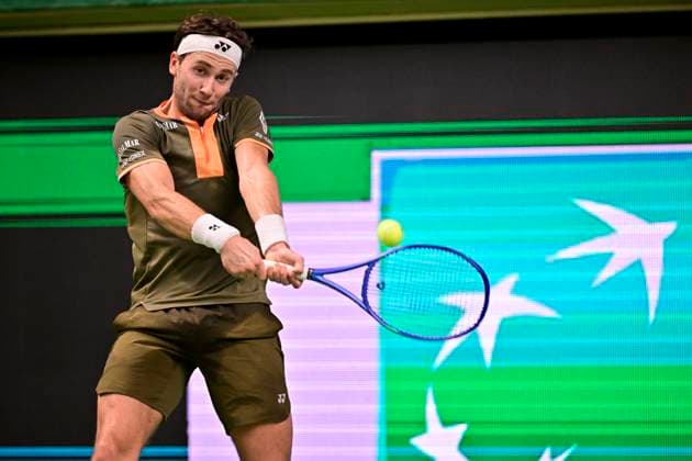 Norway s Casper Ruud against Canada s Denis Shapovalov in the semifinals of the BNP Paribas Nordic Open tennis tournament at the Royal Swedish Tennis Hall in Stockholm, Sweden, Saturday, Oct 18, 2025 STOCKHOLM SWEDEN x10658x  Copyright: xMagnusxLejhall TTx TENNIS NORDIC OPEN