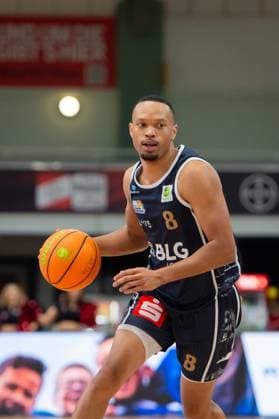 Jemarl Baker Jr Eisbären Bremerhaven,No 08 in action DEU, Leverkusen, 18 10 2025 Basketball, BARMER 2 BAsketball Bundesliga Pro A, 4 Spieltag, Bayer Giants Leverkusen Eisbären Bremerhaven