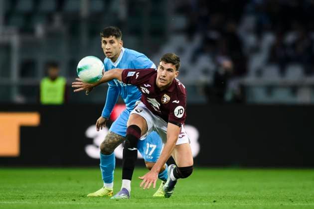 Torino FC v SSC Napoli - Serie A Cesare Casadei of Torino FC competes for the ball with Mathias Olivera of SSC Napoli during the Serie A football match between Torino FC and SSC Napoli. Turin Italy Copyright: xNicolòxCampox