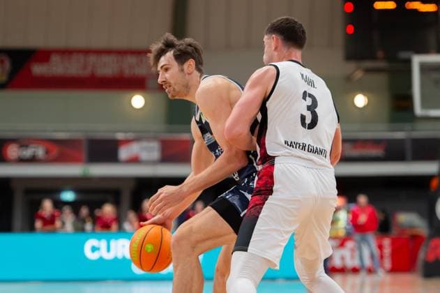 Jannis von Seckendorff Eisbären Bremerhaven,No 90 on the ball against Luca Kahl Giants Leverkusen,No 03 DEU, Leverkusen, 18 10 2025 Basketball, BARMER 2 BAsketball Bundesliga Pro A, Matchday 4, Bayer Giants Leverkusen Eisbären Bremerhaven