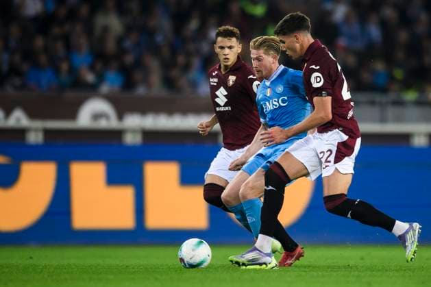 Torino FC v SSC Napoli - Serie A Kevin De Bruyne of SSC Napoli is challenged by Kristjan Asllani and Cesare Casadei of Torino FC during the Serie A football match between Torino FC and SSC Napoli. Turin Italy Copyright: xNicolòxCampox