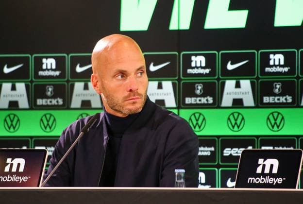 Germany Bundesliga 2025 26, Matchday 7 VfL Wolfsburg vs VfB Stuttgart Volkswagen Arena Wolfsburg Coachs press conference Paul Simonis Coach , VfL Wolfsburg Copyright: xAymanxAlahmedx