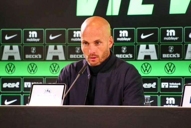 Germany Bundesliga 2025 26, Matchday 7 VfL Wolfsburg vs VfB Stuttgart Volkswagen Arena Wolfsburg Coachs press conference Paul Simonis Coach , VfL Wolfsburg Copyright: xAymanxAlahmedx