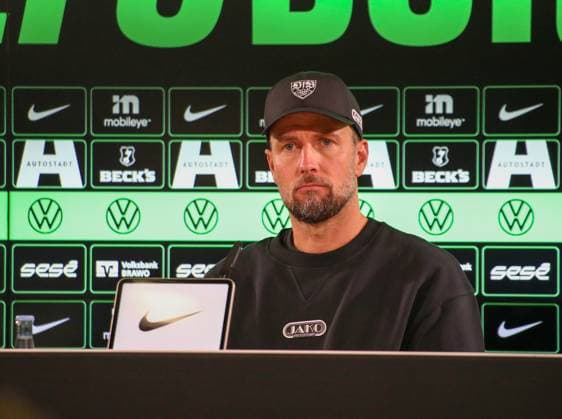 Germany Bundesliga 2025 26, 7 Matchday VfL Wolfsburg vs VfB Stuttgart Volkswagen Arena Wolfsburg Coachs press conference Sebastian Hoeneß Sebastian Hoeness Coach , VfB Stuttgart Copyright: xAymanxAlahmedx