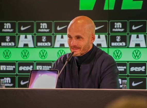 Germany Bundesliga 2025 26, Matchday 7 VfL Wolfsburg vs VfB Stuttgart Volkswagen Arena Wolfsburg Coachs press conference Paul Simonis Coach , VfL Wolfsburg Copyright: xAymanxAlahmedx