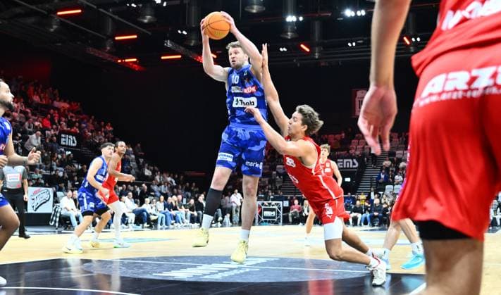 18 10 2025 Basketball Season 2025 2026 2 Bundesliga Pro A 04 Matchday Nuremberg Falcons Basketball Club NBC Phoenix Hagen xwoxzix Fabian Bleck 10, Phoenix Hagen Brandton Dean Chatfield 33, Nuremberg Falcons BC NBC