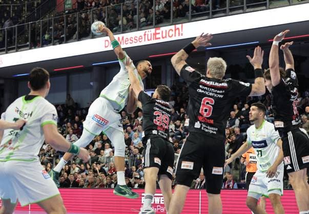 18 10 2025 Handball 1 Bundesliga DAIKIN HBL Season 2025 2026 09 Matchday HC Erlangen Metropolregion Nürnberg HCE HSG Wetzlar DaMa xdaxmax Philipp Ahouansou 19, HSG Wetzlar