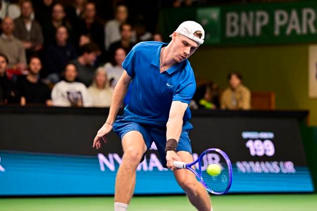 Canada s Denis Shapovalov against Norway s Casper Ruud in the semifinals of the BNP Paribas Nordic Open tennis tournament at the Royal Swedish Tennis Hall in Stockholm, Sweden, Saturday, October 18, 2025 STOCKHOLM SWEDEN x10658x  Copyright: xMagnusxLejhall TTx TENNIS NORDIC OPEN