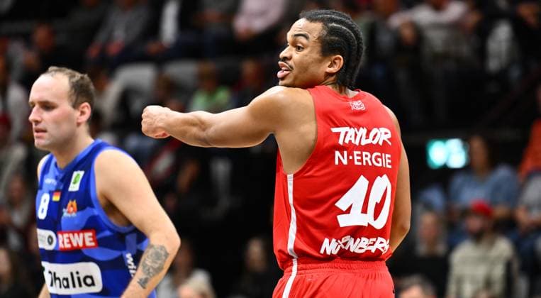18 10 2025 Basketball Season 2025 2026 2 Bundesliga Pro A 04 Matchday Nuremberg Falcons Basketball Club NBC Phoenix Hagen xwoxzix Evan Derek Taylor 10, Nuremberg Falcons BC NBC sour dissatisfied