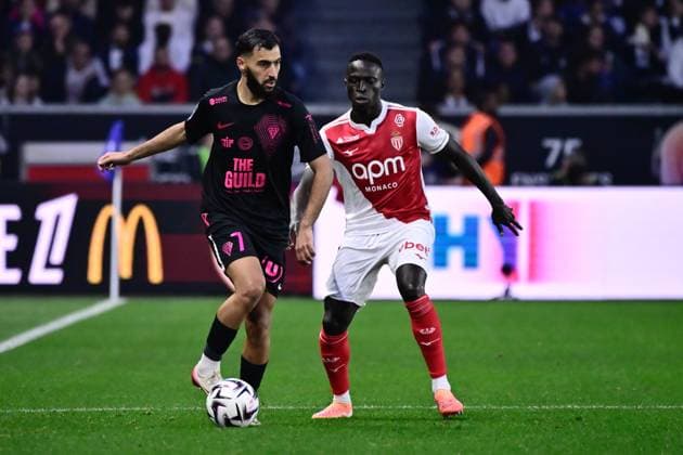 FOOTBALL : Angers vs Monaco - Ligue 1 - 18 10 2025 Amine Sbai ( 7 - Angers ) and Krepin DIATTA ( 27 - Monaco ) during the Ligue 1 match between Angers SCO and AS Monaco at Stade Raymond Kopa on October 18, 2025 in Angers, France. ( Photo by Federico Pestellini PsnewZ ) - AngersFrance  Copyright: xFedericoxPestellinix