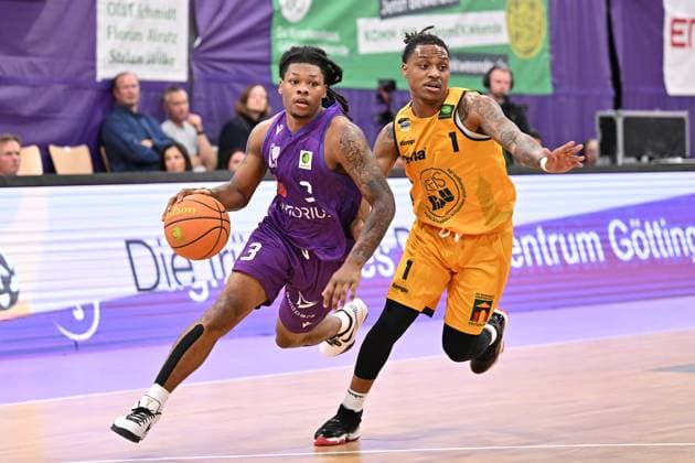 BG Göttingen Kirchheim Knights Jordan Sears 3, GOT and Phillip Russell 1, KIR in the BARMER 2 Basketball Bundesliga ProA match between BG Göttingen and Kirchheim Knights at Sparkassen Arena, 18 10 2025, Göttingen, Germany Photo Swen Pförtner Göttingen Lower Saxony Germany