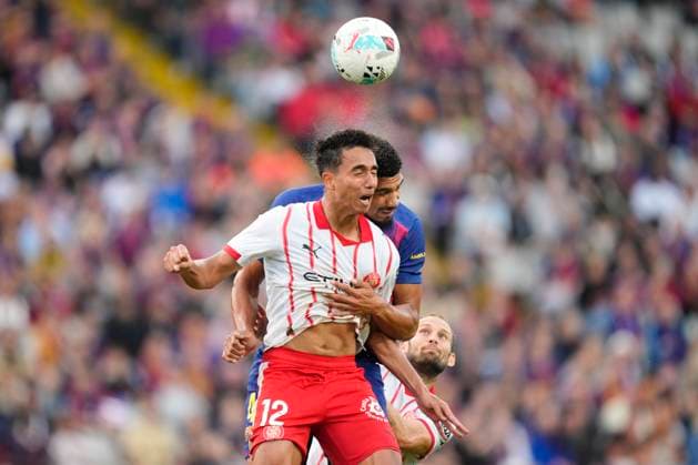 FC Barcelona, Barca v Girona FC - LaLiga EA Sports Vitor Reis centre-back of Girona and Brazil and Ronald Araujo centre-back of Barcelona and Uruguay compete for the ball during the La Liga EA Sports match between FC Barcelona and Girona FC at Estadi Olimpic Lluis Companys on October 18, 2025 in Barcelona, Spain. Barcelona Spain  Copyright: xJosexBretonx originalFilename:bretonhernandez-fcbarcel251018_np4Jr.jpg