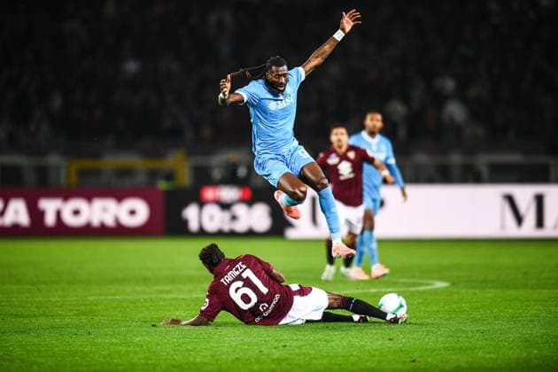 Torino™s Adrien Tameze battles for the ball with Napoli™s Kevin De Bruyne during the Serie A soccer match between Torino and Napoli at the Stadio Olimpico Grande Torino in Turin, north west Italy - Saturday, October 18, 2025. - Soccer .  Copyright: xAlbertoxGandolfo LaPressex