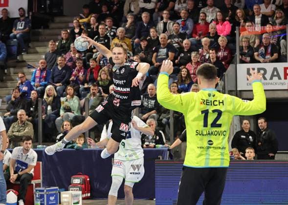 18 10 2025 Handball 1 Bundesliga DAIKIN HBL Season 2025 2026 09 Matchday HC Erlangen Metropolregion Nürnberg HCE HSG Wetzlar DaMa xdaxmax Christopher Bissel 21, HC Erlangen HCE Anadin Suljakovic 12, HSG Wetzlar