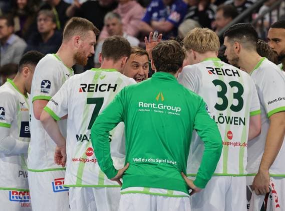 18 10 2025 Handball 1 Bundesliga DAIKIN HBL Season 2025 2026 09 Matchday HC Erlangen Metropolregion Nürnberg HCE HSG Wetzlar DaMa xdaxmax Momor Ilic Coach, HSG Wetzlar gives instructions to team Team