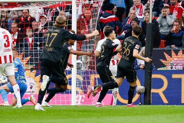 KOELN, GERMANY - OCTOBER 18: Fabian Rieder (FC Augsburg, 32) ist celebrating his penalty goal with his teammates during the Bundesliga match between 1. FC Koeln vs. FC Augsburg at the Rheinenergie-Stadion on matchday 7 of the 1. Bundesliga on October 18, 2025 in Koeln, Germany. DFL REGULATIONS PROHIBIT ANY USE OF PHOTOGRAPHS AS IMAGE SEQUENCES AND OR QUASI-VIDEO. Nordrhein-Westfalen Germany Copyright: xBEAUTIFULxSPORTS AxelxKohringx