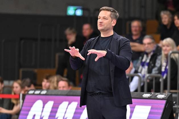 BG Göttingen Kirchheim Knights Igor Perovic Head Coach, KIR in the BARMER 2 Basketball Bundesliga ProA match between BG Göttingen and the Kirchheim Knights in the Sparkassen Arena, 18 10 2025, Göttingen, Germany Photo Swen Pförtner Göttingen Lower Saxony Germany