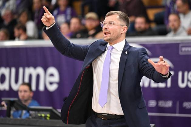BG Göttingen Kirchheim Knights Fabian Strauß Head Coach, GOT in the BARMER 2 Basketball Bundesliga ProA match between BG Göttingen and the Kirchheim Knights in the Sparkassen Arena, 18 10 2025, Göttingen, Germany Photo Swen Pförtner Göttingen Lower Saxony Germany