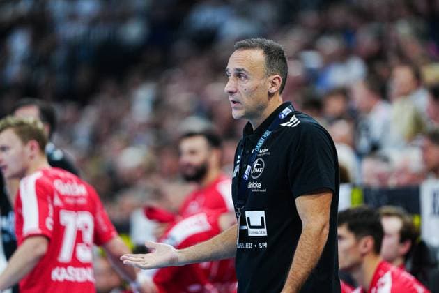 Roberto Garcia Parrondo MT Melsungen, Coach GER, THW Kiel vs MT Melsungen, Handball, 1 Bundesliga, Matchday 09, Season 2025 2026, 18 10 2025 GER, THW Kiel vs MT Melsungen, Handball, 1 Bundesliga, Matchday 09, Season 2025 2026, 18 10 2025 Kiel Copyright: xEibner-Pressefoto MarcelxvonxFehrnx EP_MFN