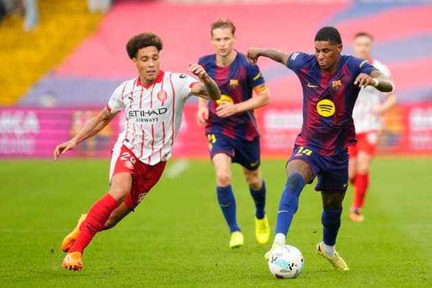 FC Barcelona, Barca v Girona FC - LaLiga EA Sports Marcus Rashford left winger of Barcelona and England and Axel Witsel defensive midfield of Girona and Belgium compete for the ball during the La Liga EA Sports match between FC Barcelona and Girona FC at Estadi Olimpic Lluis Companys on October 18, 2025 in Barcelona, Spain. Barcelona Spain  Copyright: xJosexBretonx originalFilename:bretonhernandez-fcbarcel251018_npJLD.jpg
