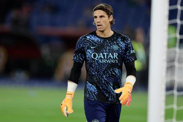 Serie a football match AS Roma vs Inter Inter s Swiss goalkeeper Yann Sommer looks before the Serie A football match between AS Roma vs Inter at the Olimpico Stadium in Rome, Italy on October 18, 2025. _BPH5746 Copyright: xAntonioxBalascox
