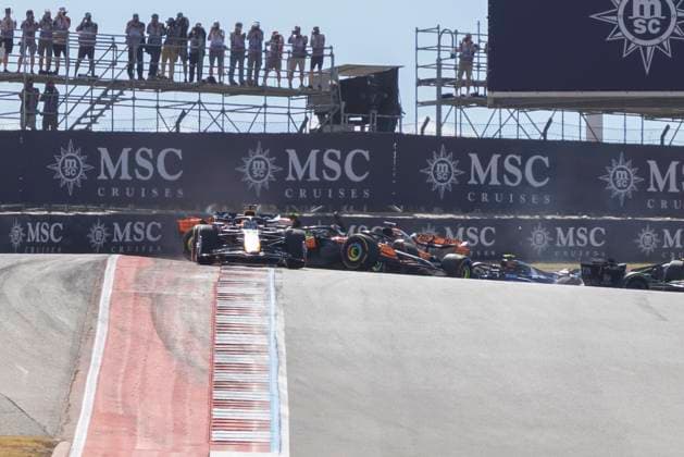 Formula 1 MSC Cruises United States Grand Prix 2025 Alexis Perrin OVERTAKE MAXPPP - Austin 18 10 2025 Race start crash Turn 1 both McLaren F1 Team drivers, 81 PIASTRI Oscar (aus), McLaren F1 Team, portrait, 04 NORRIS Lando (gbr), McLaren F1 Team, portrait at the Formula 1 MSC Cruises United States Grand Prix 2025, the 19th round of the 2025 FIA Formula 1 World Championship, WM, Weltmeisterschaft at the Circuit of The Americas in Austin, Texas, United States, from October 16 to 19, 2025 Austin Circuit of The Americas United States Copyright: xOVERTAKE MAXPPPxAlexisxPerrinx OVT202510185147 OVT202510185147