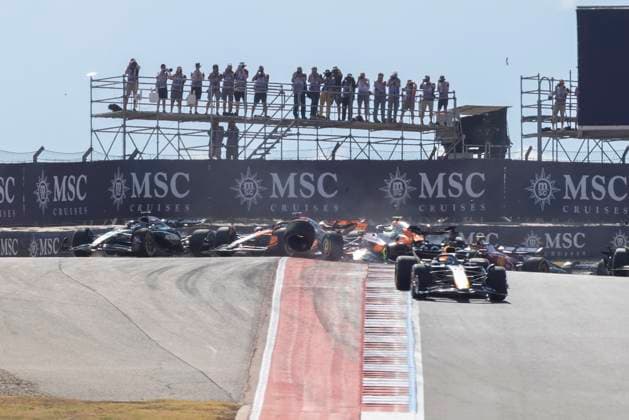 Formula 1 MSC Cruises United States Grand Prix 2025 Alexis Perrin OVERTAKE MAXPPP - Austin 18 10 2025 Race start crash Turn 1 both McLaren F1 Team drivers, 81 PIASTRI Oscar (aus), McLaren F1 Team, portrait, 04 NORRIS Lando (gbr), McLaren F1 Team, portrait at the Formula 1 MSC Cruises United States Grand Prix 2025, the 19th round of the 2025 FIA Formula 1 World Championship, WM, Weltmeisterschaft at the Circuit of The Americas in Austin, Texas, United States, from October 16 to 19, 2025 Austin Circuit of The Americas United States Copyright: xOVERTAKE MAXPPPxAlexisxPerrinx OVT202510185149 OVT202510185149